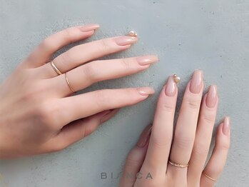 ビアンカ 新宿西口店(Bianca)の写真/シンプルなネイルはカラーやポイントパーツにこだわって♪アートなしシンプルコース¥5200◎