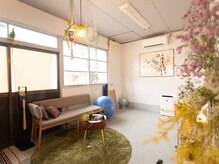 こりほぐし 図書館前の雰囲気（今の時期はお茶、カフェオレ、蜂蜜レモン、うめ昆布茶です）