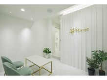 ミックスアップ 池袋店(Mix up!!)の雰囲気（白を基調とした清潔感のある店内です。）
